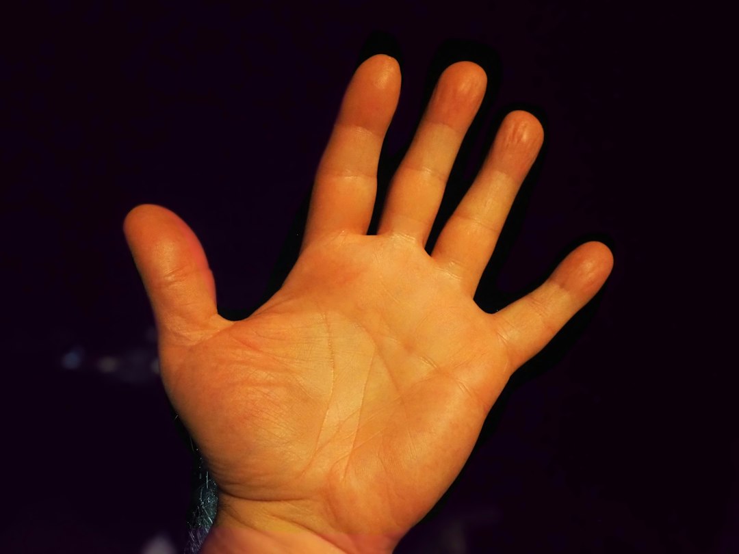 Visual illustration for fix midjourney hand distortion